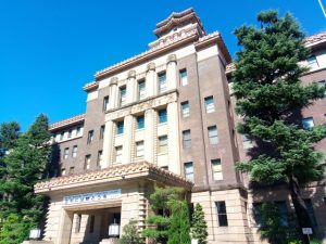 在留する多くの外国人が目指す永住権を取得する方法について解説します。